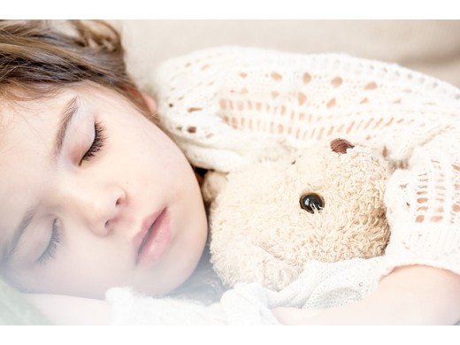 Jak pomóc dziecku z zasypianiem?