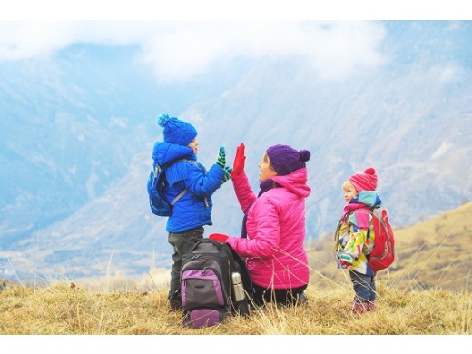 Co zabrać ze sobą na górskie wędrówki?