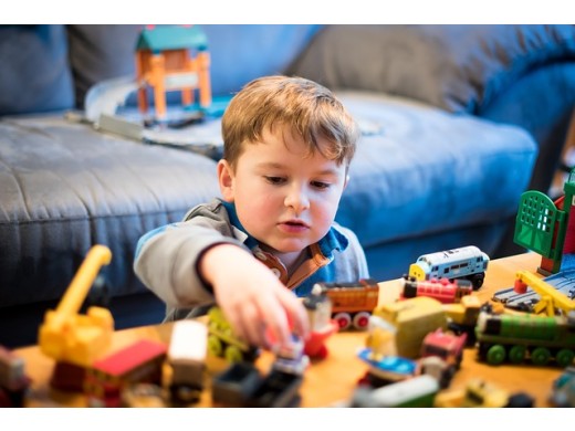 Zabawki przydatne w każdym pokoju dziecięcym