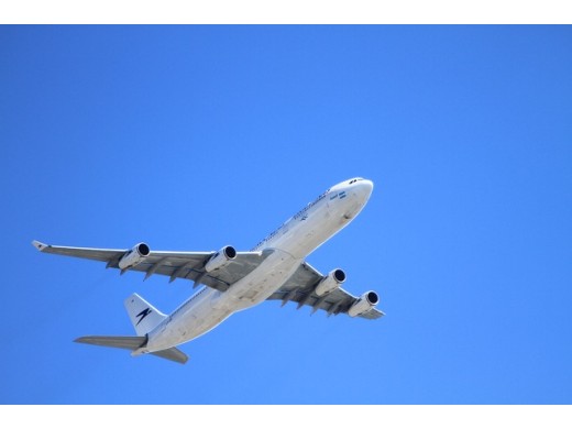 Dziecko w samolocie - jak zorganizować podróż i co ze sobą zabrać?