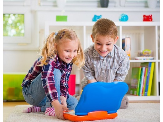 Zabawa w grupie, czyli nauka dzielenia się zabawkami