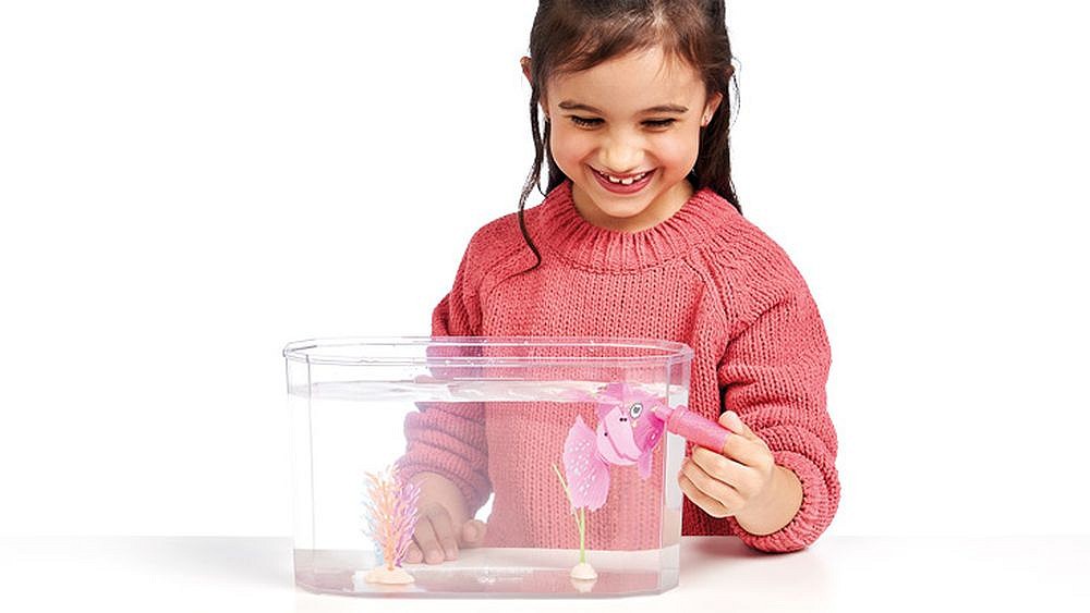 Akwarium i pływająca rybka - uszkodzone opakowanie - fot. 7